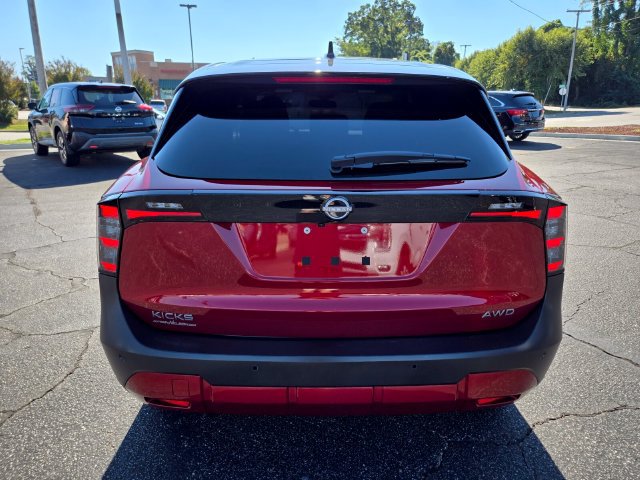Used 2025 Nissan Kicks SV AWD/4WD image 7
