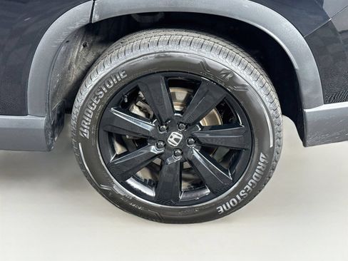 Used 2025 Honda Pilot Black Edition image 9
