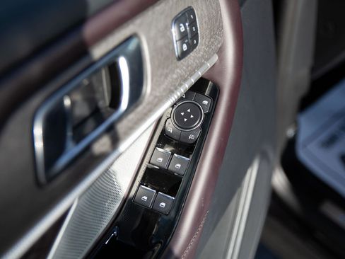 Used 2025 Ford Explorer Platinum w/ Ultimate Package image 20