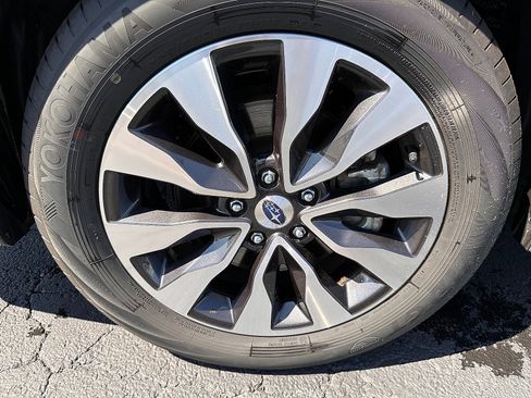 Certified 2025 Subaru Outback Limited AWD/4WD image 9