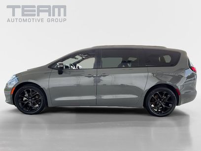 Used 2025 Chrysler Pacifica Limited