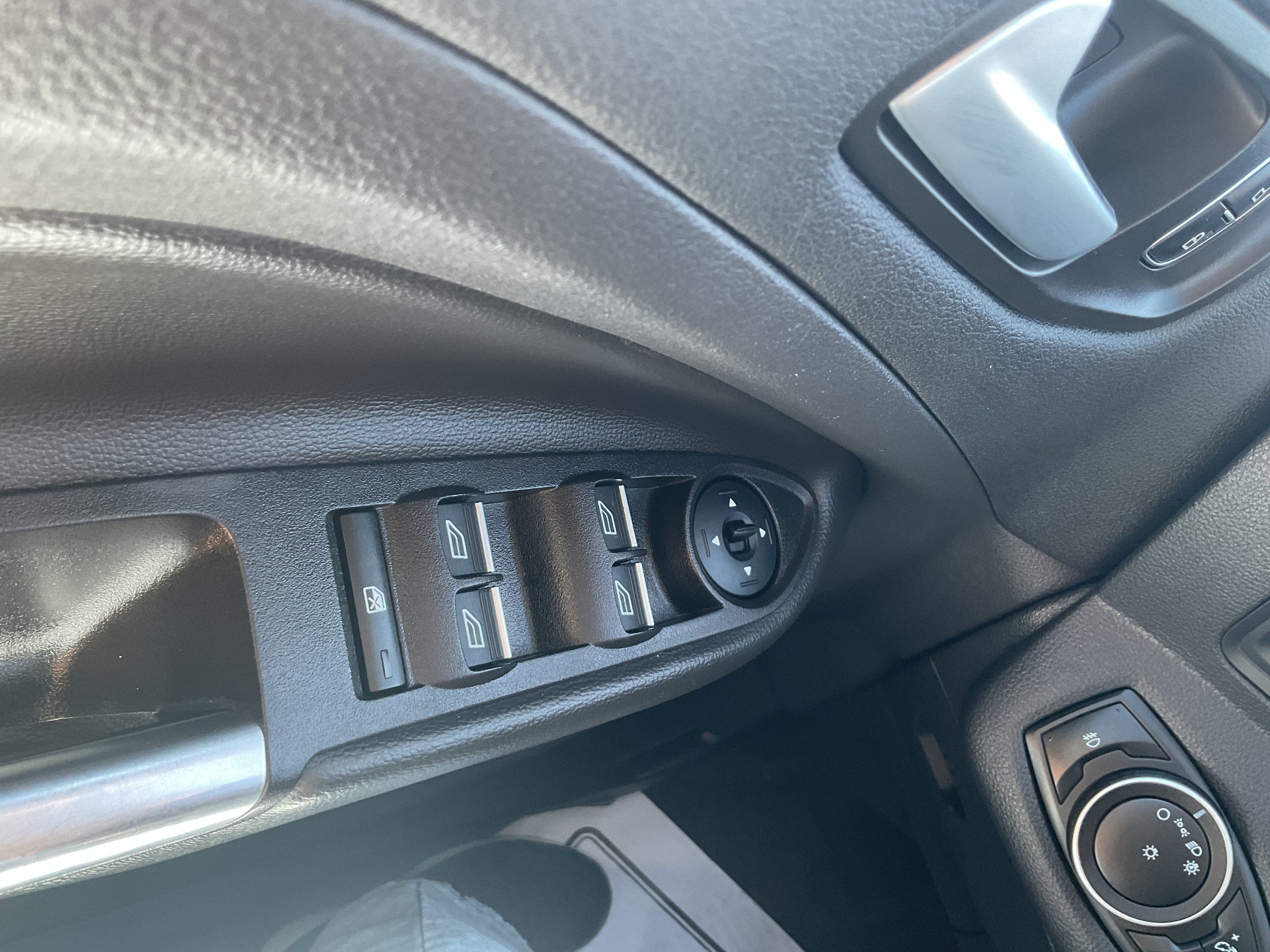 Used 2017 Ford C-MAX Energi Titanium w/ Equipment Group 501A FWD image 12