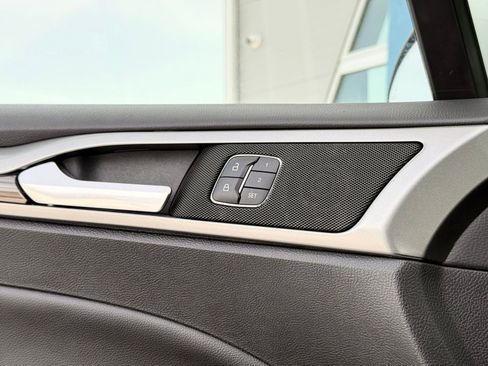 Used 2018 Ford Fusion SE w/ Equipment Group 602A FWD image 27