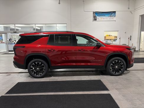 New 2026 Chevrolet Traverse LT w/ Sun and Wheel Package image 2
