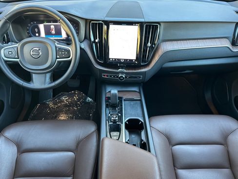 Certified 2022 Volvo XC60 B5 Momentum image 16