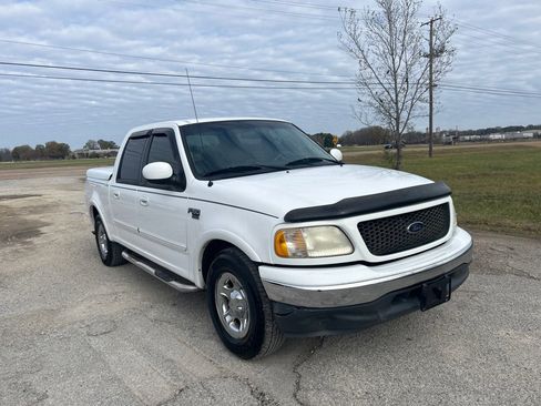 Used 2001 Ford F150 Lariat image 1