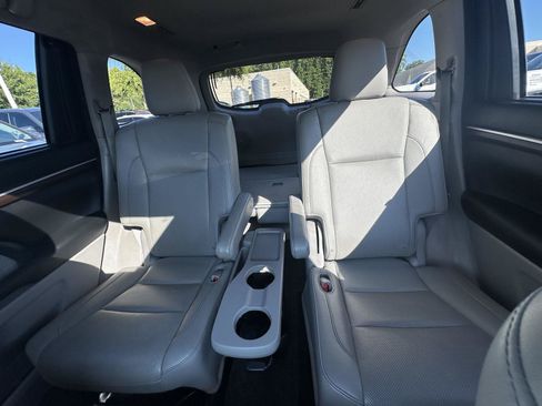 Used 2015 Toyota Highlander Limited FWD image 12