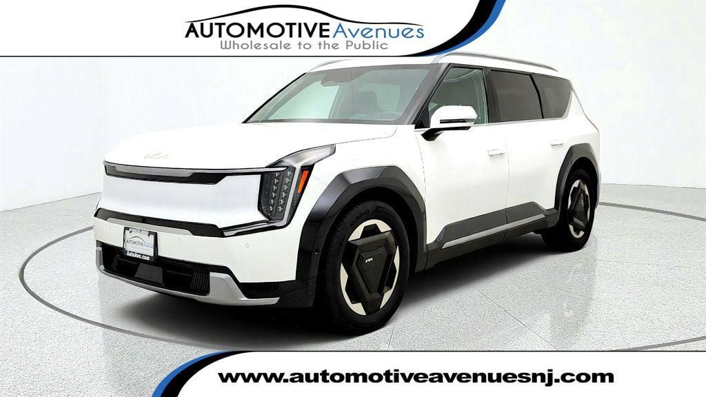 Used 2024 Kia EV9 Land AWD/4WD image 1