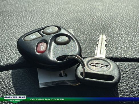 Used 2003 Chevrolet SSR w/ Preferred Equipment Group image 21