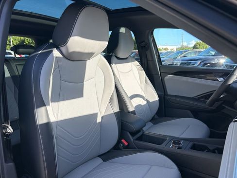 New 2026 Volkswagen Tiguan SE R-Line FWD image 45