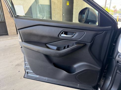 Used 2025 Nissan Rogue SV AWD/4WD image 18