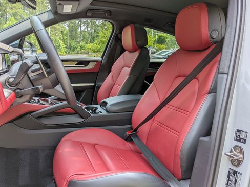 Certified 2026 Porsche Cayenne E-Hybrid Coupe AWD/4WD image 5