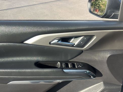 Used 2025 Chevrolet Traverse LT w/ Midnight/Sport Edition image 10