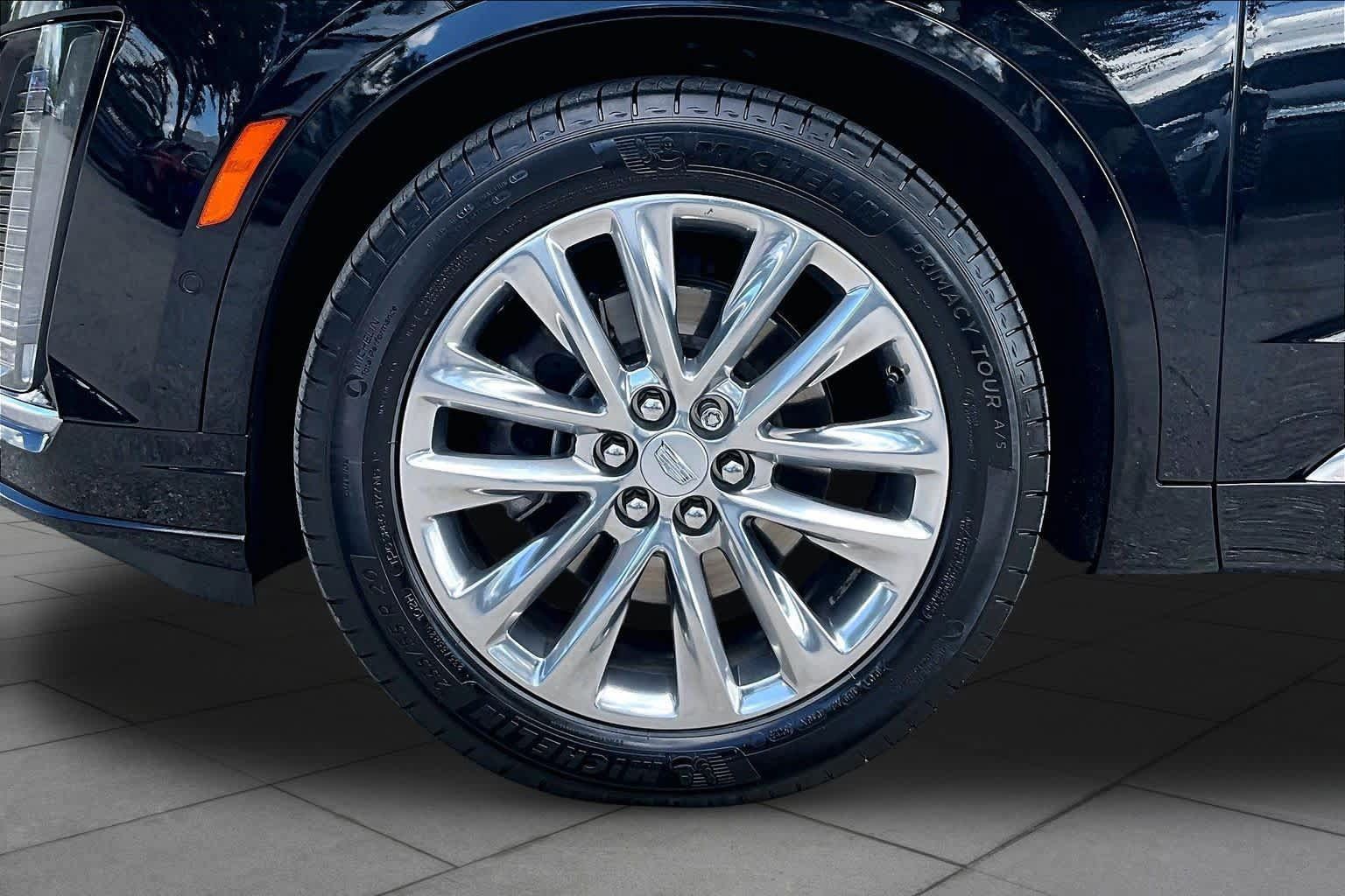 Used 2023 Cadillac XT6 Premium Luxury w/ Technology Package AWD/4WD image 11