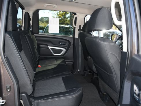 Used 2019 Nissan Titan SV image 17