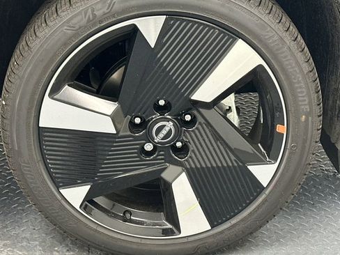 New 2025 Nissan Kicks SR w/ SR Premium Package image 19