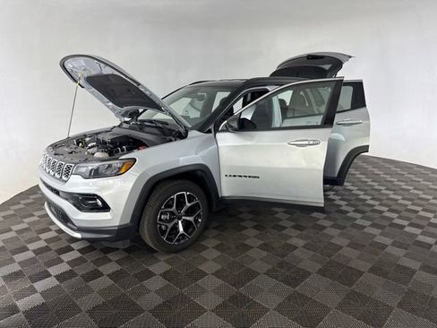 Used 2025 Jeep Compass Limited AWD/4WD image 12