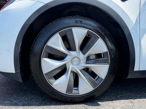 Used 2023 Tesla Model Y Long Range AWD/4WD image 8