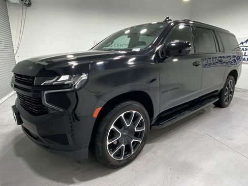 Used 2024 Chevrolet Suburban RST w/ Luxury Package AWD/4WD image 4