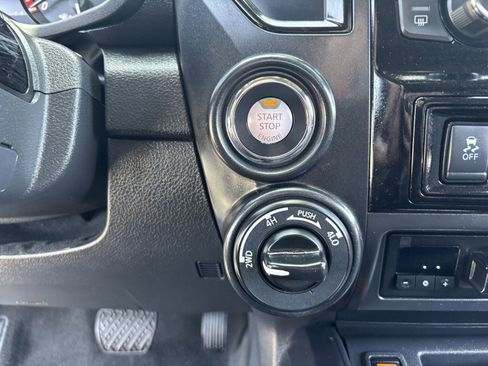 Used 2020 Nissan Titan PRO-4X w/ Pro-4x Convenience Package AWD/4WD image 27
