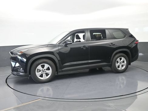 Used 2025 Toyota Grand Highlander FWD image 2