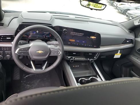 New 2026 Chevrolet Suburban Premier AWD/4WD image 9