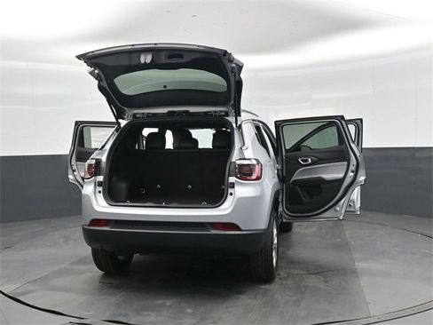 New 2026 Jeep Compass Latitude image 48