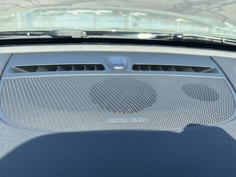 Used 2025 Volvo XC40 B5 Ultra w/ Protection Package Premier image 24