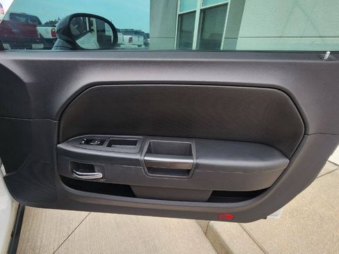 Used 2011 Dodge Challenger RWD image 16