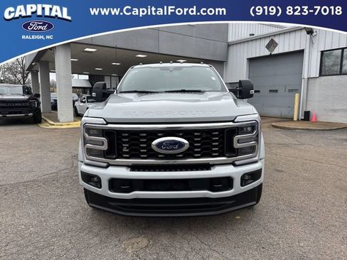 Used 2025 Ford F450 Platinum w/ FX4 Off-Road Package image 3