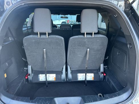 Used 2019 Ford Explorer XLT image 11