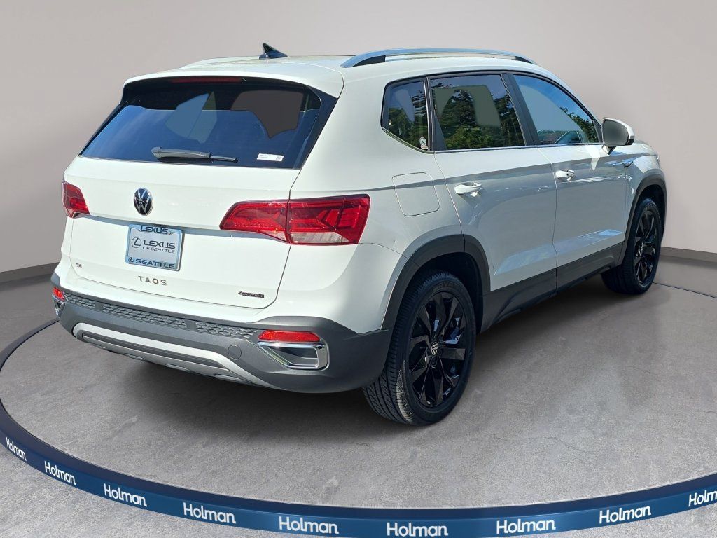 Used 2022 Volkswagen Taos SE AWD/4WD image 6