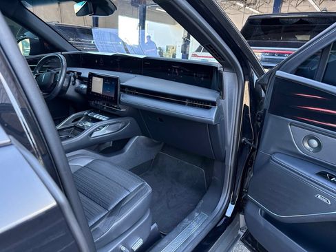 Used 2024 Lincoln Nautilus Reserve w/ Equipment Group 202A AWD/4WD image 12