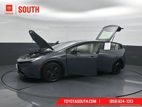 Used 2025 Toyota Prius LE FWD image 55