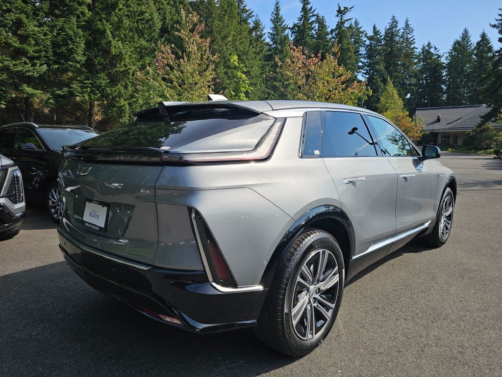New 2027 Cadillac Lyriq Luxury AWD/4WD image 7