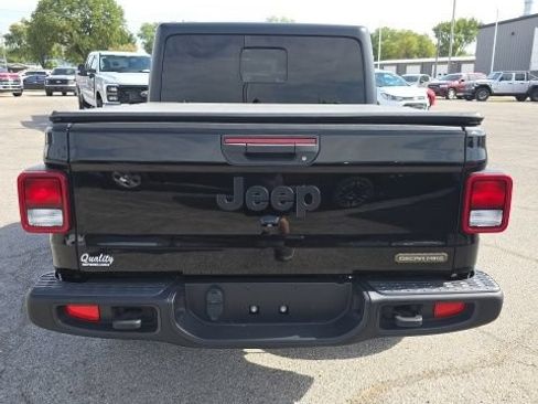 Used 2023 Jeep Gladiator Sport AWD/4WD image 4