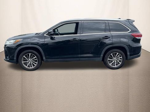 Used 2019 Toyota Highlander XLE FWD image 5