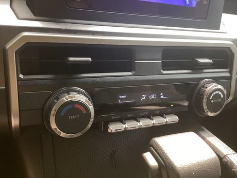 Certified 2025 Toyota 4Runner SR5 AWD/4WD image 16