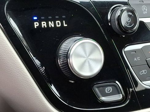 Used 2024 Chrysler Voyager LX image 15