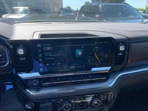 Used 2024 Chevrolet Silverado 1500 High Country w/ Technology Package AWD/4WD image 10