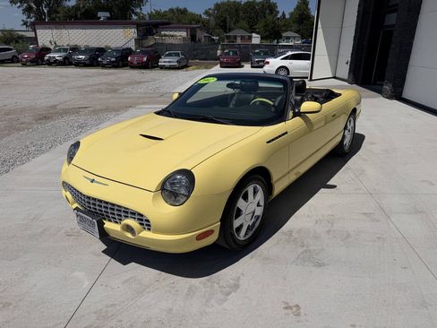 Used 2002 Ford Thunderbird RWD image 3