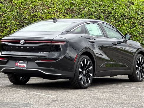 New 2026 Toyota Crown Platinum AWD/4WD image 4