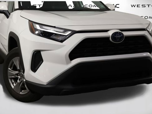 Used 2024 Toyota RAV4 LE AWD/4WD image 43