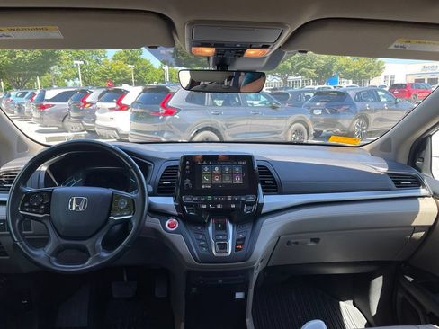 Used 2018 Honda Odyssey Touring image 11