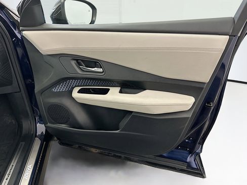 Used 2024 Nissan Ariya AWD image 33