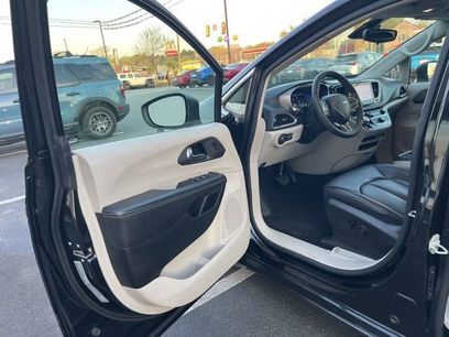 Used 2023 Chrysler Pacifica Touring-L