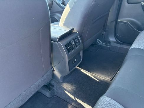 Used 2025 Nissan Rogue SV FWD image 24
