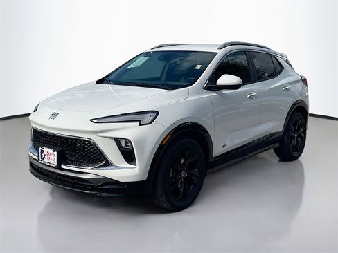 Used 2025 Buick Encore GX Sport Touring image 3