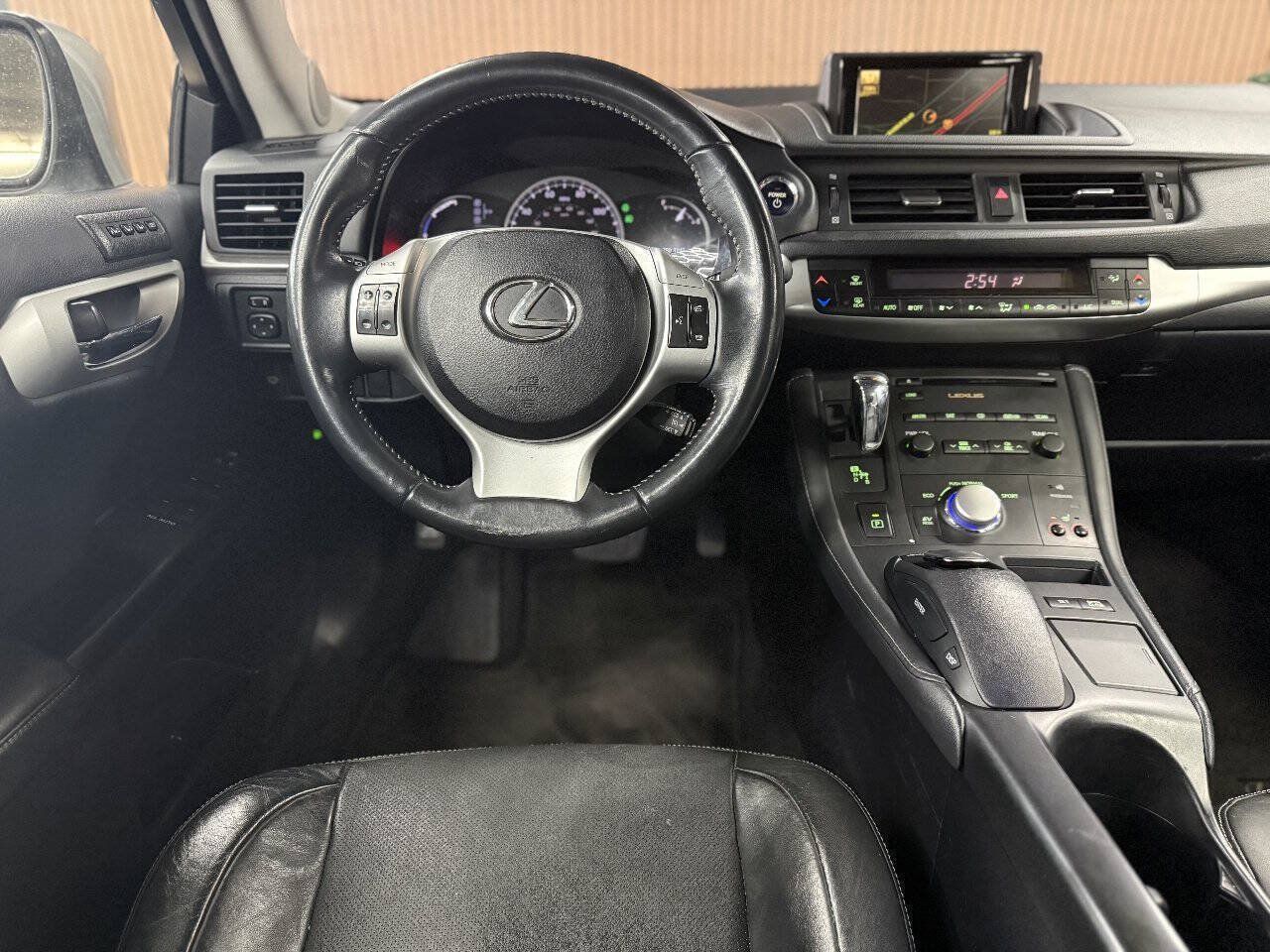 Used 2012 Lexus CT 200h Premium w/ Leather Pkg FWD image 5