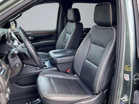 Used 2023 Chevrolet Suburban Premier AWD/4WD image 24